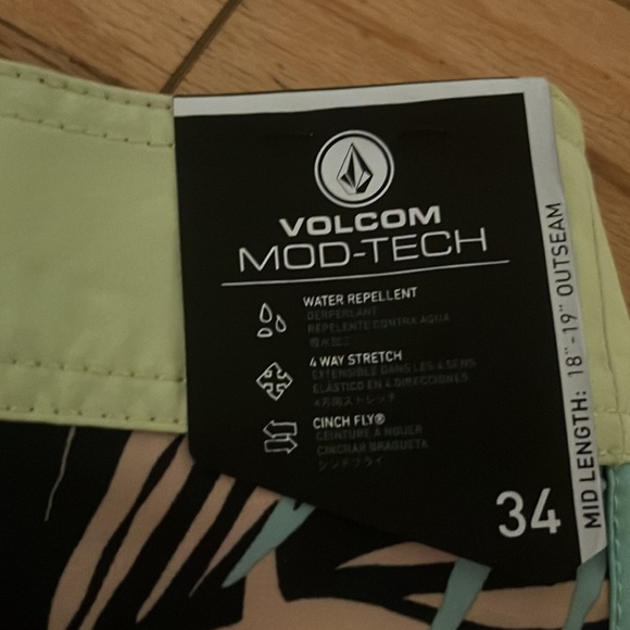 NWT Men’s Volcom Board Shorts “True To This” Tropical Floral. Length 18”-19” - Picture 2 of 7